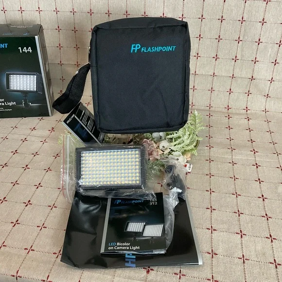 Flashpoint 144 Dimmable Bi-Color High-Power LED Camera Light Panel - FPLCL144B - Picture 5 of 6